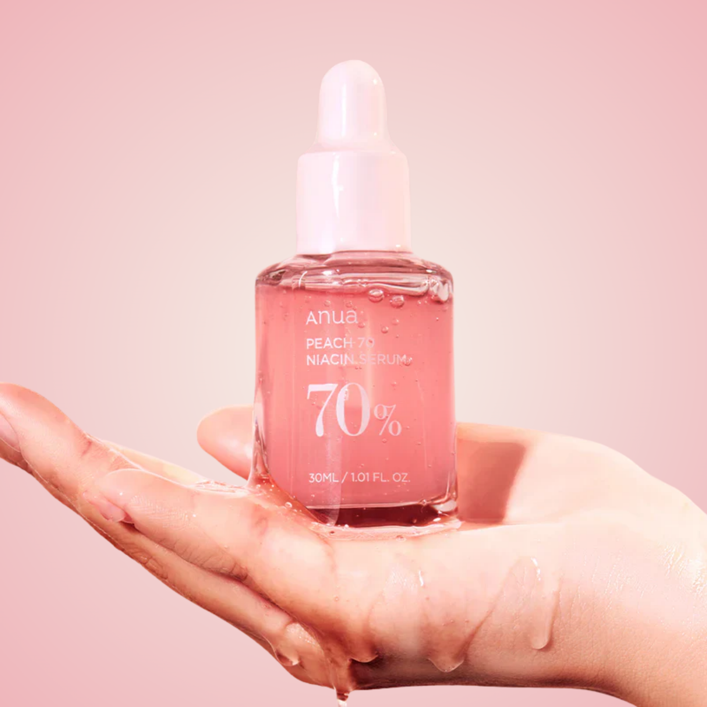 Anua Peach 70 Niacinamide Serum held in hand – hydrating, glow-boosting Korean skincare