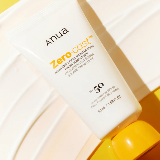 Texture of Anua Zero-Cast Sunscreen — lightweight cream with hydrating glycerin & hyaluronic acid.