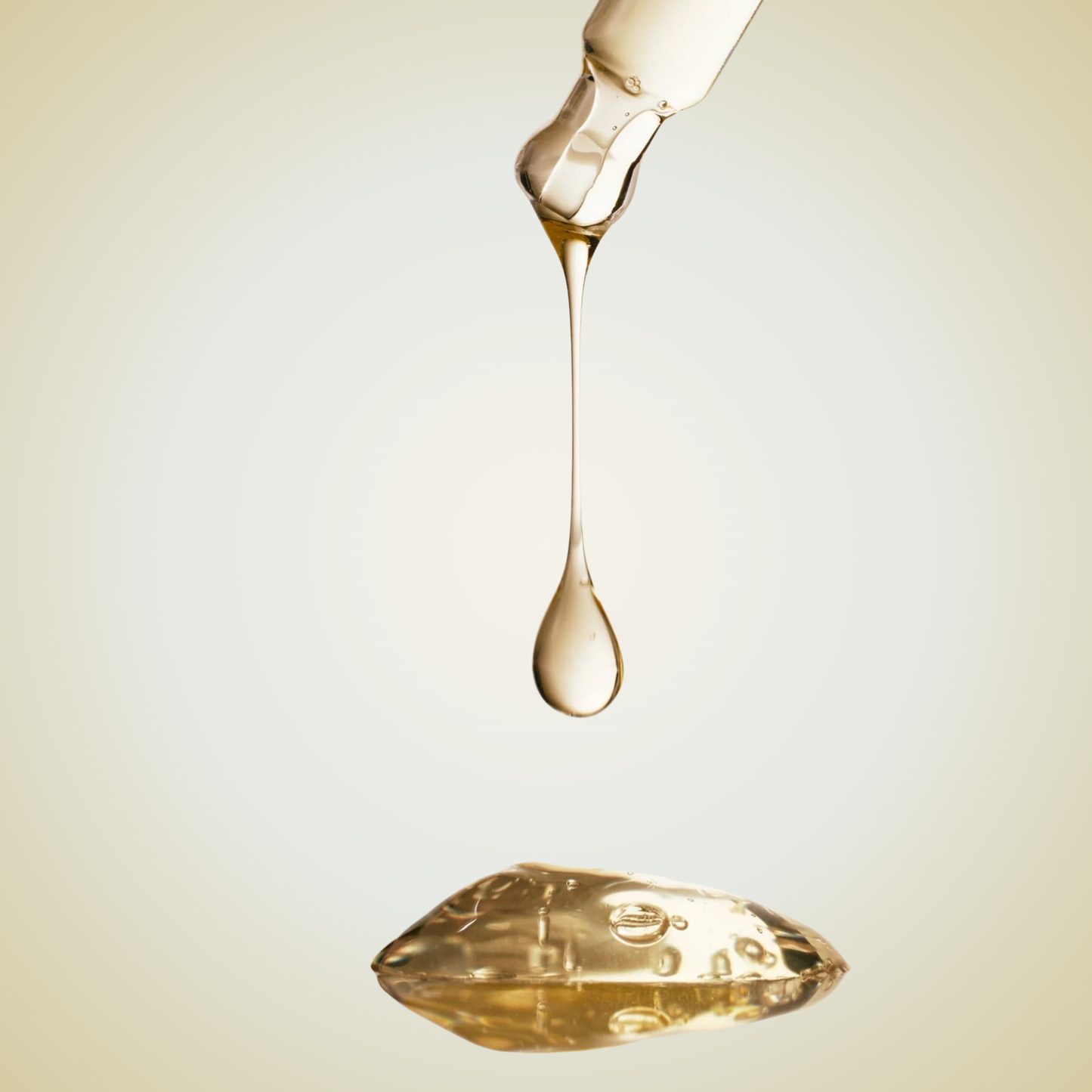 Beauty of Joseon Glow Serum texture drop – lightweight hydrating serum with propolis for luminous skin.