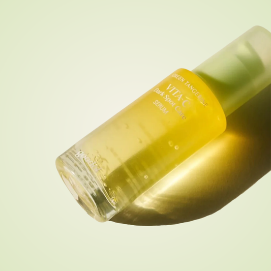 Goodal Green Tangerine Vita C Serum – flatlay of glow-boosting formula rich in antioxidants