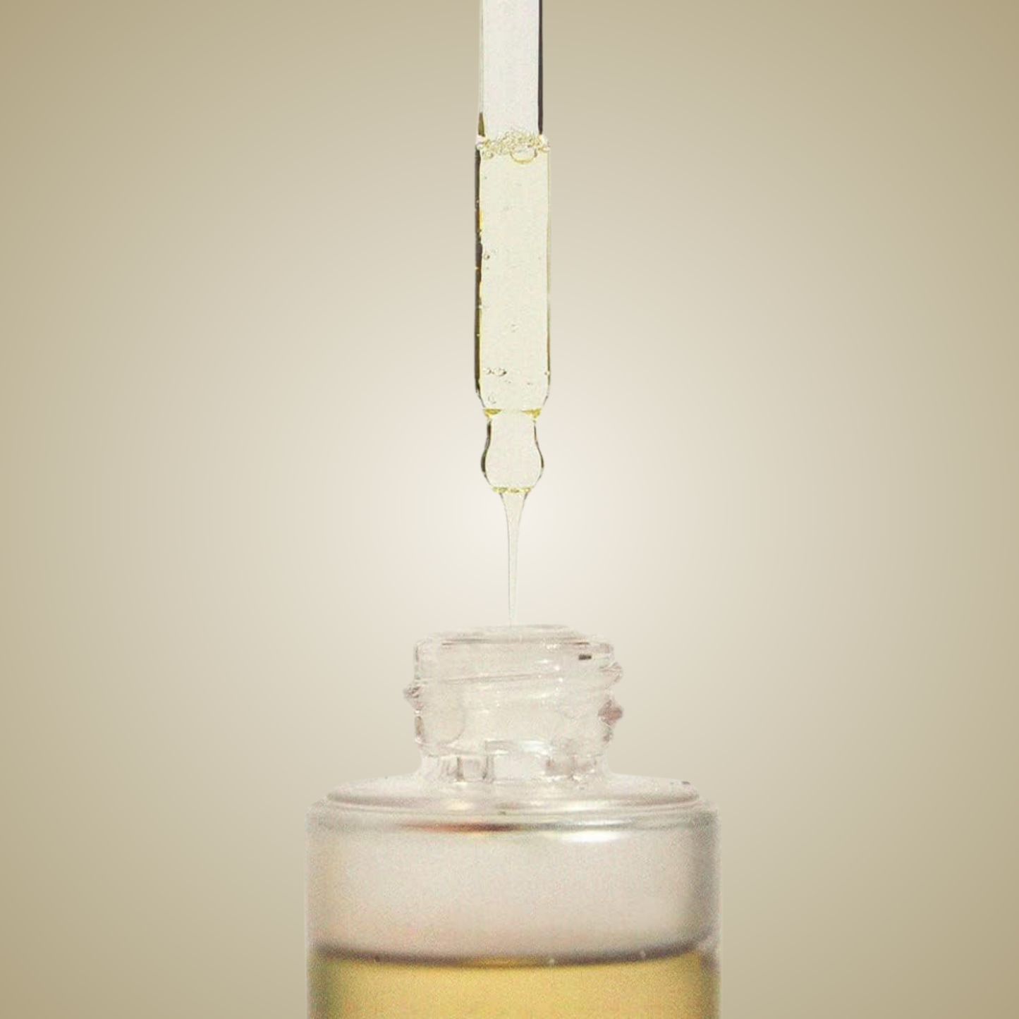 Dropper applying haruharu wonder Black Rice Facial Oil – lightweight antioxidant-rich blend
