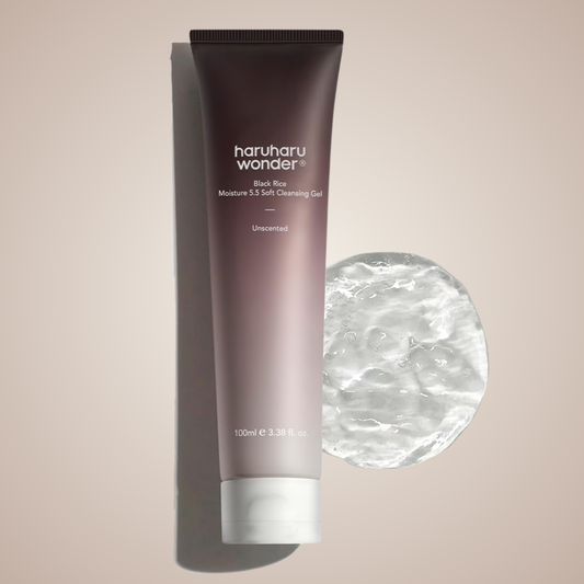 Texture of haruharu wonder Black Rice Moisture 5.5 Cleansing Gel – soft gel-to-foam formula for daily use