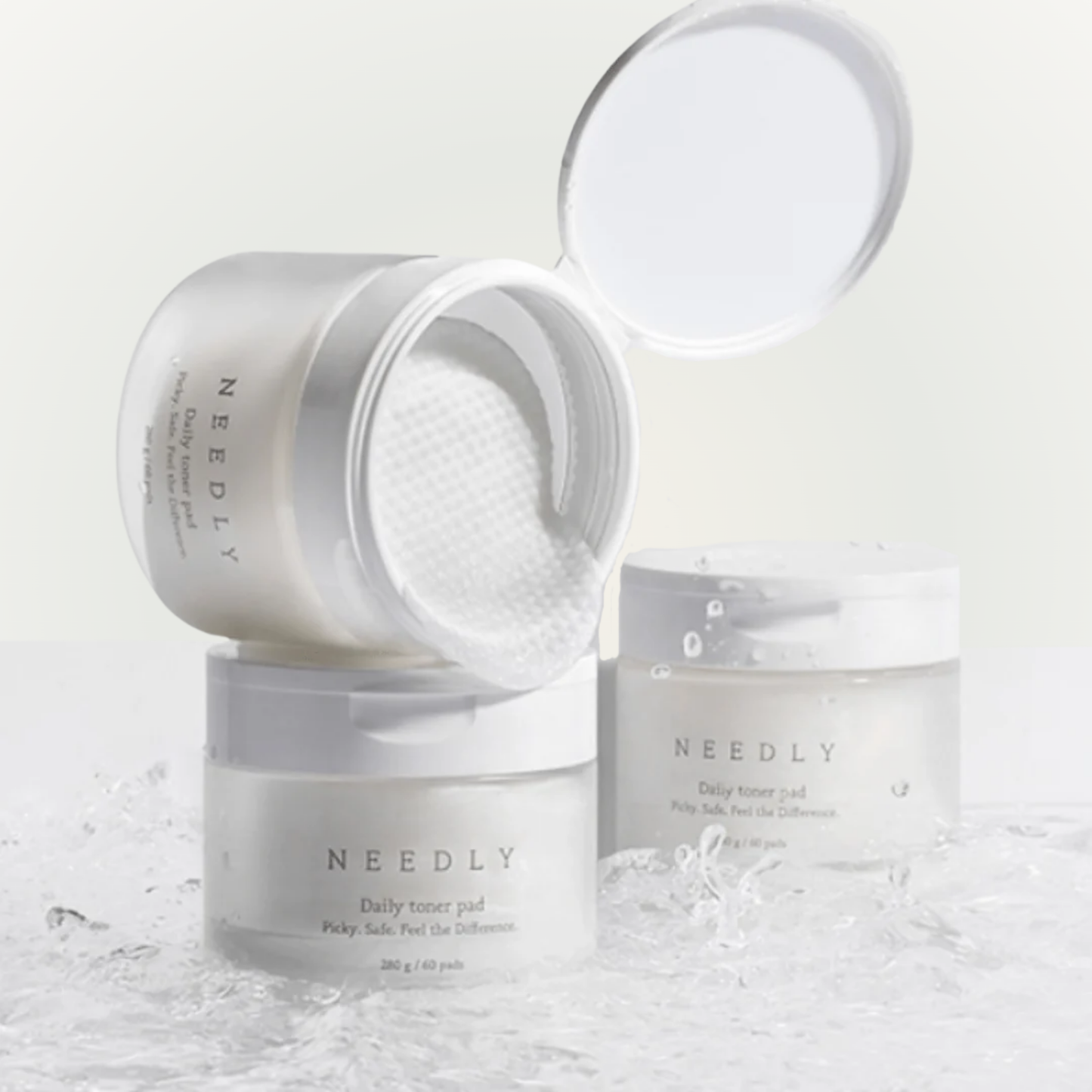 Needly Daily Toner Pad flatlay with water droplets – refreshing and pore-refining exfoliating pads