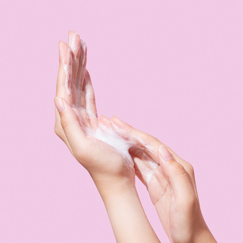 MARY & MAY Vegan Low pH Hyaluronic Gel Cleanser 150ml — cleanser lather massaged between hands.